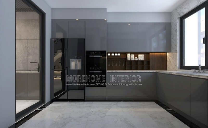 Bố trí phòng bếp ngoài sử dụng tủ bếp gỗ công nghiệp, phần mảng tường bạn có thể bố trí thêm kệ trang trí để có thể lưu trữ nhanh gọn các vật dụng cần thiết như ly, chén bát,.. thiết kế biệt thự